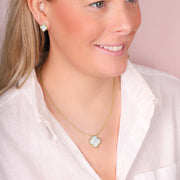 18ct Yellow Gold White Mother of Pearl Bloom Large Four Leaf Clover Ball Edge Chain Necklet