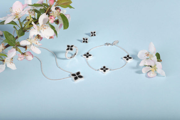 9ct White Gold Whitby Jet Bloom Flower Ball Edge Bracelet, B1272