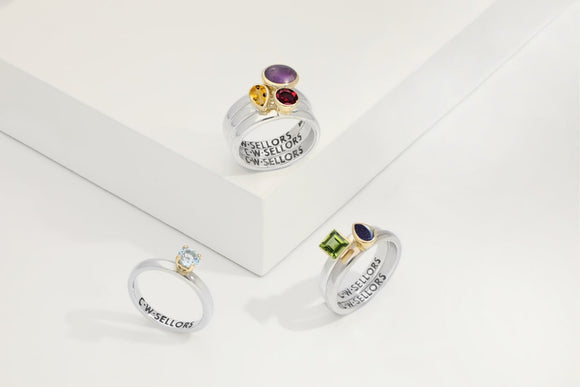 9ct Yellow Gold Sterling Silver Whitby Jet Stepping Stones 5mm Round Claw Set Ring D