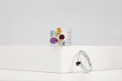 9ct Yellow Gold Sterling Silver Whitby Jet Stepping Stones 5mm Round Claw Set Ring D